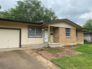 620 Willow St, Hurst, TX 76053 - photo 2