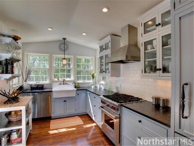 Beautiful new kitchen w/ professional appliances t