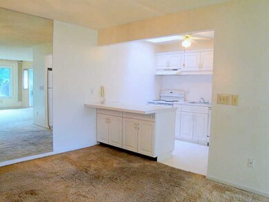 682 Orleans Ct unit 682, Warwick, RI 02886 - photo 6