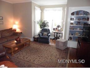 Charming Alcove/Bookcase