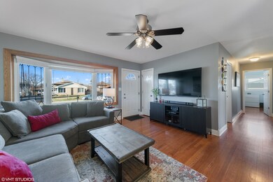 679 N Howard Ave, Elmhurst, IL 60126 - photo 3