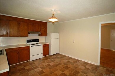 411 1st Ave, Statesville, NC 28677 - photo 4