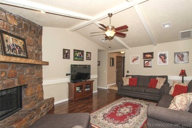 1812 W Phoenix Place, Broken Arrow, OK 74011 - photo 6