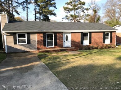 5486 Lazybrook Ct, Fayetteville, NC 28314 - photo 3