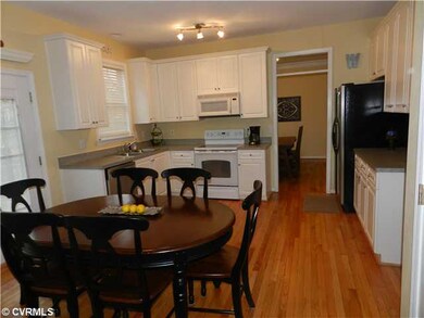 Kitchen - Gleaming hardwood floors, SS dishwasher,