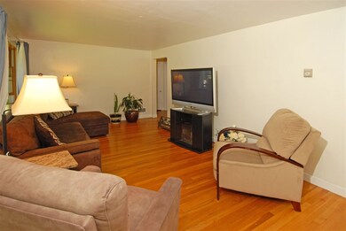 303 Sherburne Rd, Portsmouth, NH 03801 - photo 7