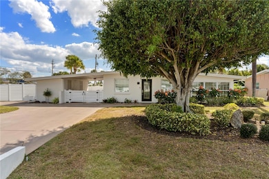 124 Field Ave E, Venice, FL 34285 - photo 2