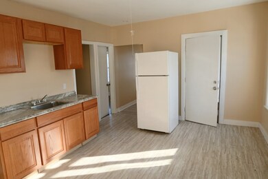 21 Waverly St unit 2, Springfield, MA 01107 - photo 2