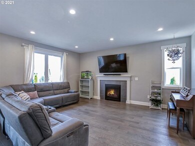 562 N Knights Bridge Rd, Canby, OR 97013 - photo 5