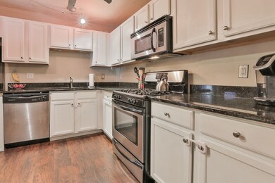 Fully applianced, granite counters, stainless appl
