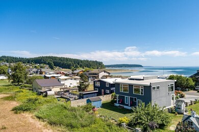 Breathtaking views from the front include Puget Sound and Mountains!