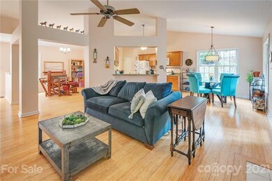 104 Forest Lake Dr, Asheville, NC 28803 - photo 5