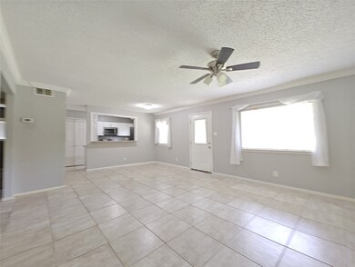 5636 Birchmont Dr unit 21, Houston, TX 77091 - photo 4