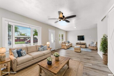 1217 S Zenith Ave, Davenport, IA 52802 - photo 2