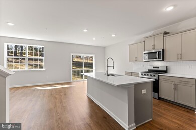 562 Atkinson St, Shenandoah Junction, WV 25442 - photo 6