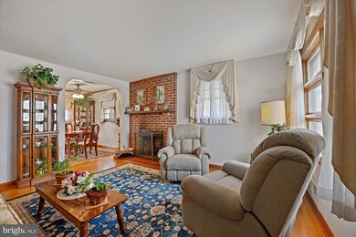 543 Shipley Rd, Linthicum Heights, MD 21090 - photo 4