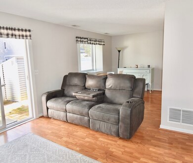 19 Meadow Pond Dr unit L, Leominster, MA 01453 - photo 2