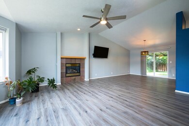 1747 NE Seventh St 3 of 20