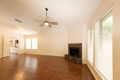 7852 Green Lawn Dr unit 7852, Houston, TX 77088 - photo 4
