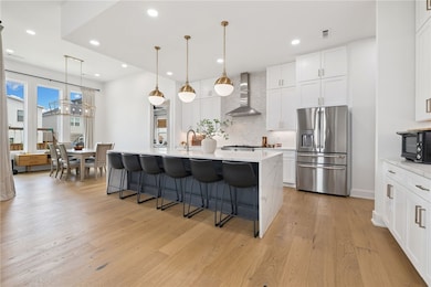 Eat-in kitchen