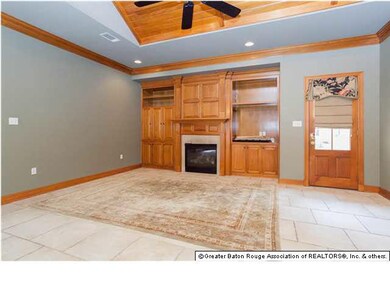 Large keeping room with side entrance