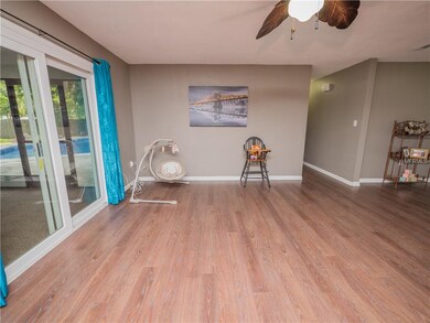OPEN AREA WITH ROOM FOR YOUR DESK, READING RETREAT