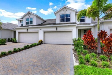 Sandbar Model, 2 story - 2 car garage