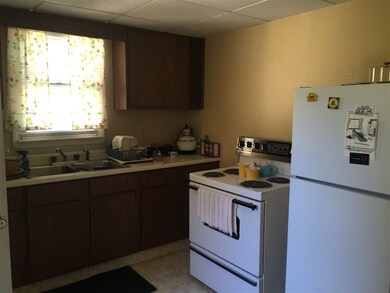 7 Lincoln Ave unit 7A & 7B, Newmarket, NH 03857 - photo 4