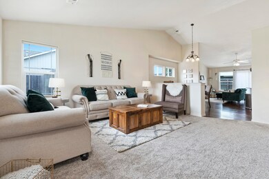 2464 Devonshire Place, Central Point, OR 97502 - photo 6