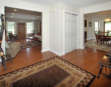 Entry/Foyer.