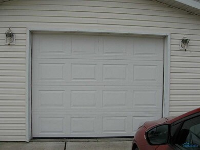 Detached Garage.