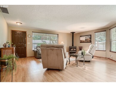 Living Room/Entrance