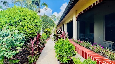 2024 Pine Isle Ln unit 2024, Naples, FL 34112 - photo 2