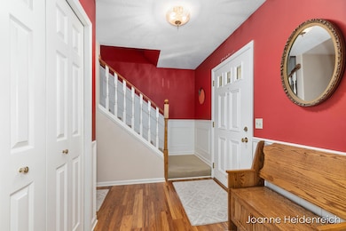 2526 Birchcrest Dr SE, Grand Rapids, MI 49506 - photo 5