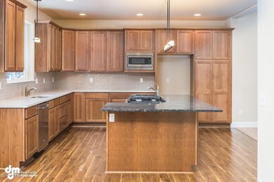 Well designed kitchen-photo similar