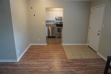 107 E Willowick Ave unit 11, Friendswood, TX 77546 - photo 5