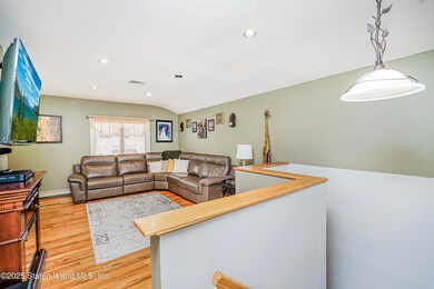 11 Seguine Place, Staten Island, NY 10312 - photo 5