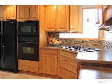 Kitchen. Appliances included. Tile backsplash.