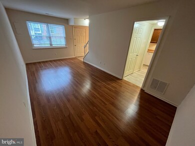 9751 Hagel Cir unit 50/E, Lorton, VA 22079 - photo 2