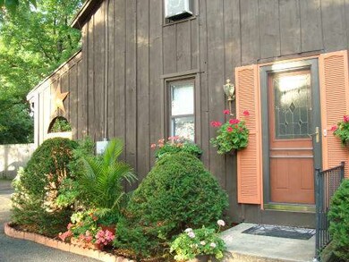 525 Parker St, Springfield, MA 01129 - photo 3