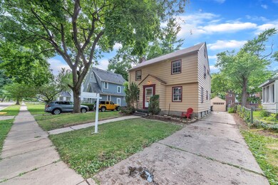 04-539 Charles St-WindowStill-Real-