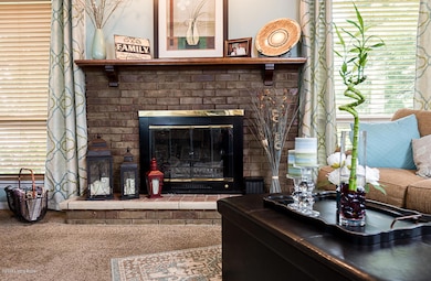 8223 Rochelle Rd, Louisville, KY 40228 - photo 5