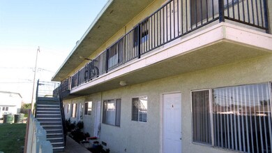 Side 512 N T St MLS