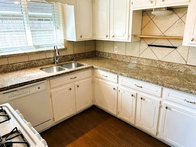 2901 Crane Dr, Pearland, TX 77581 - photo 7