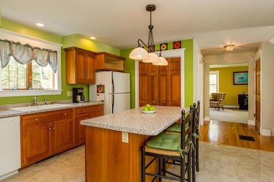Kitchen w/island - Formica countertops