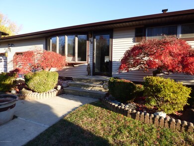 26 Oakcrest Dr, Neptune, NJ 07753 - photo 3