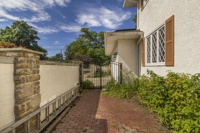 2575 E Livingston Ave, Columbus, OH 43209 - photo 3