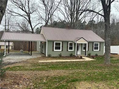 7280 Dennis Rd, Walnut Cove, NC 27052 - photo 3