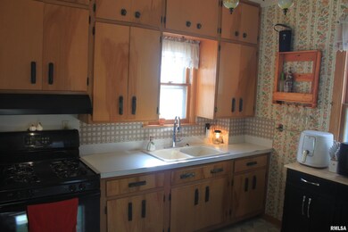 2027 W 3rd St, Davenport, IA 52802 - photo 5