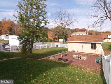 76 Lincoln Dr, Tamaqua, PA 18252 - photo 2